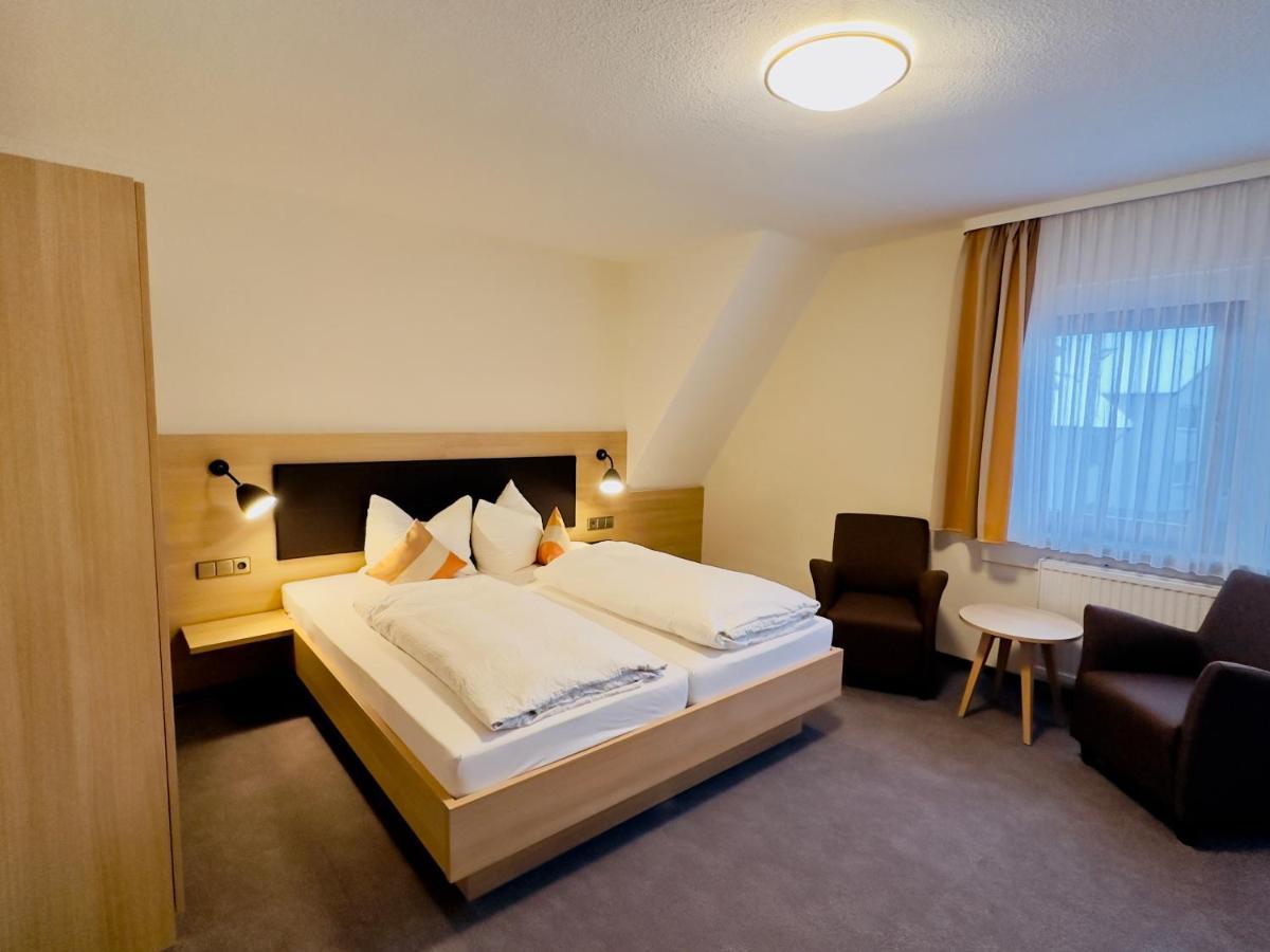 Hotel Zur Linde Lauf Экстерьер фото
