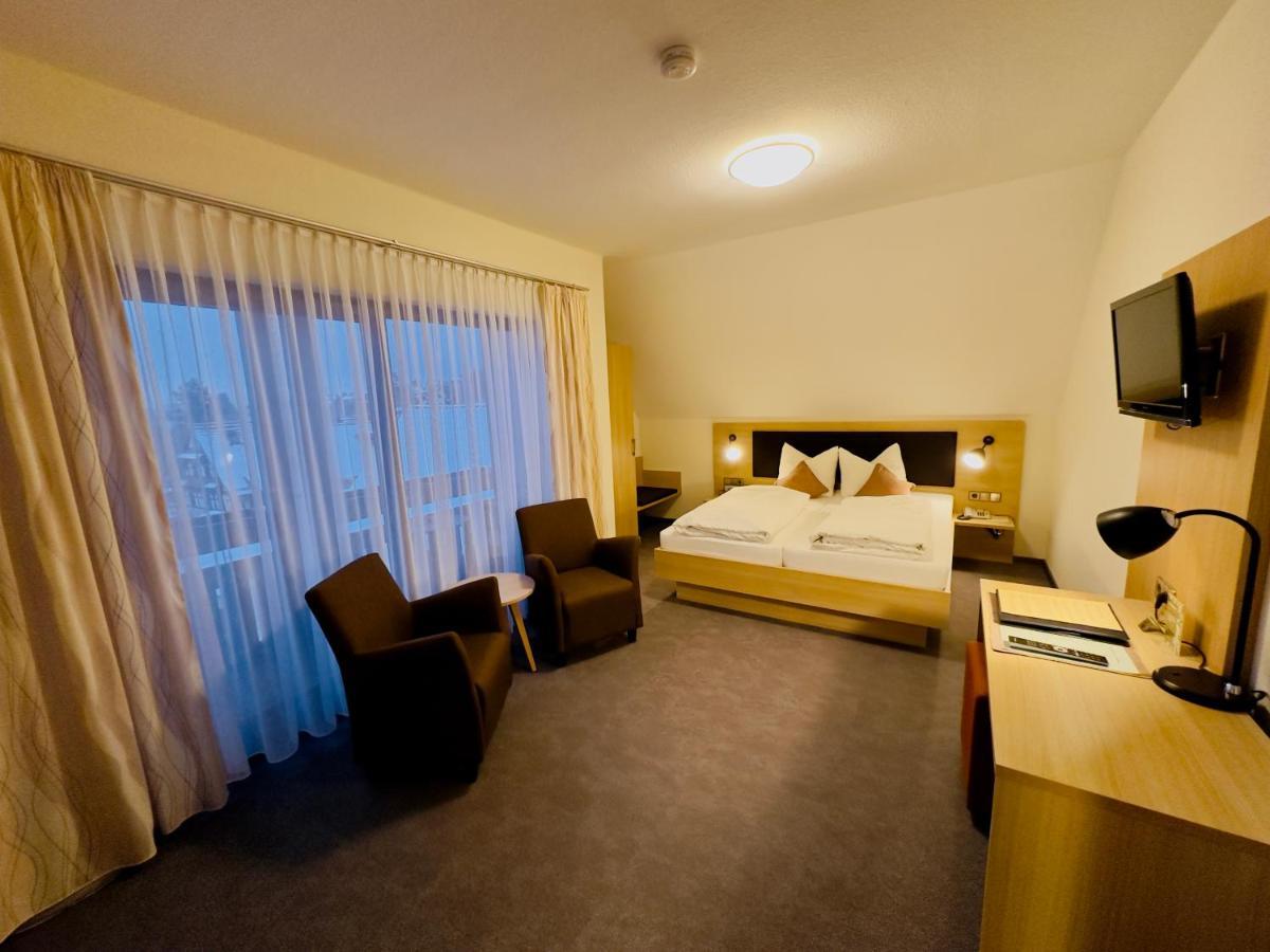 Hotel Zur Linde Lauf Экстерьер фото