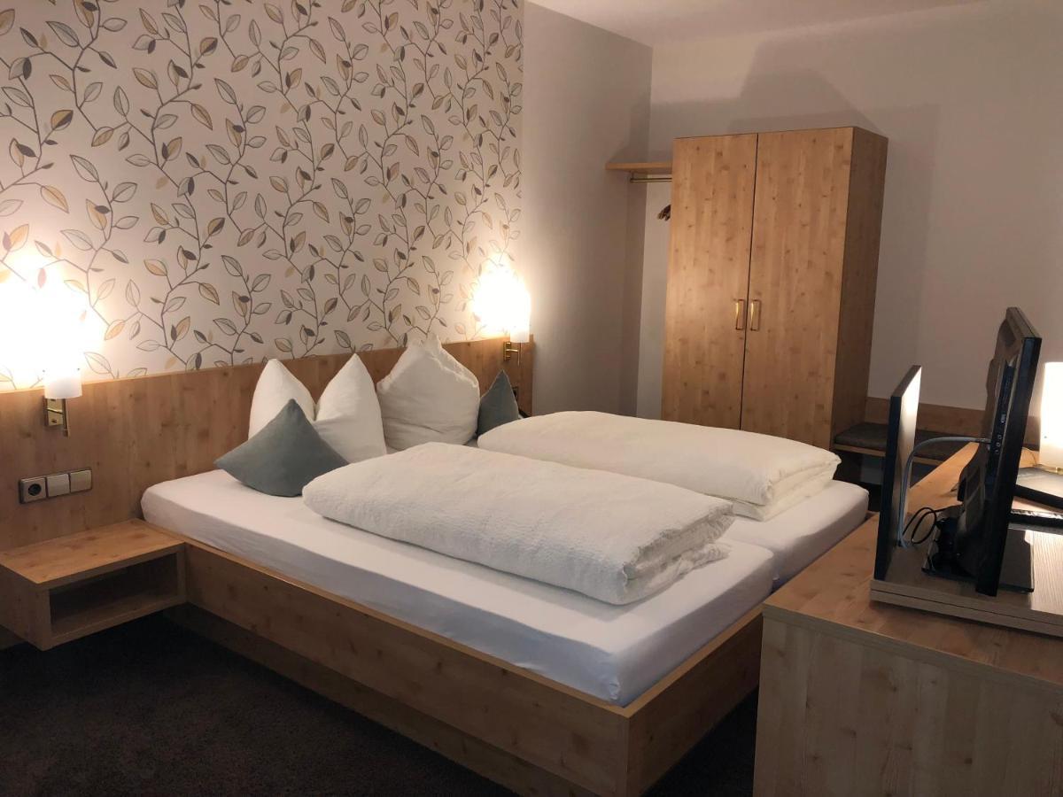 Hotel Zur Linde Lauf Экстерьер фото