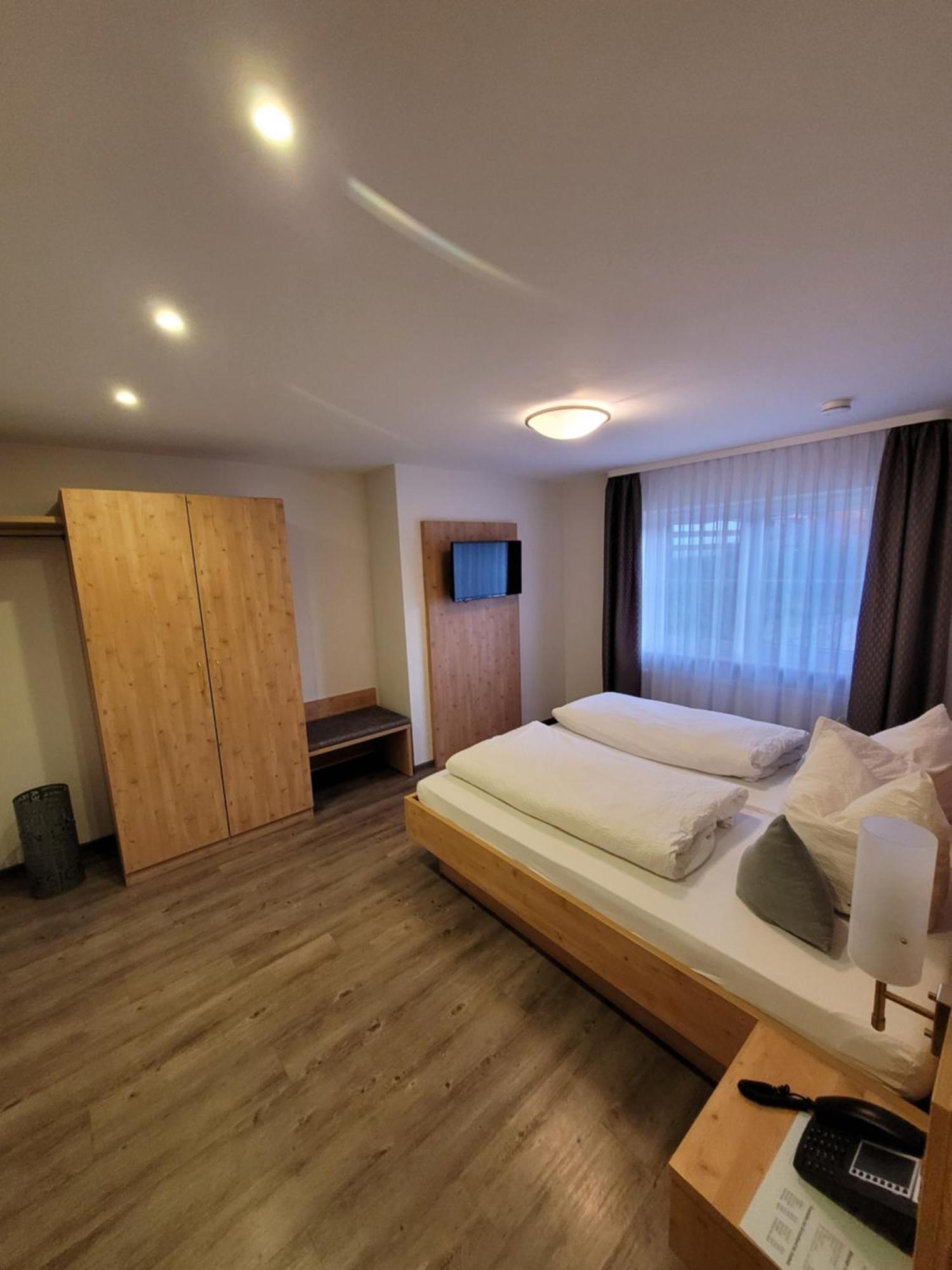 Hotel Zur Linde Lauf Экстерьер фото