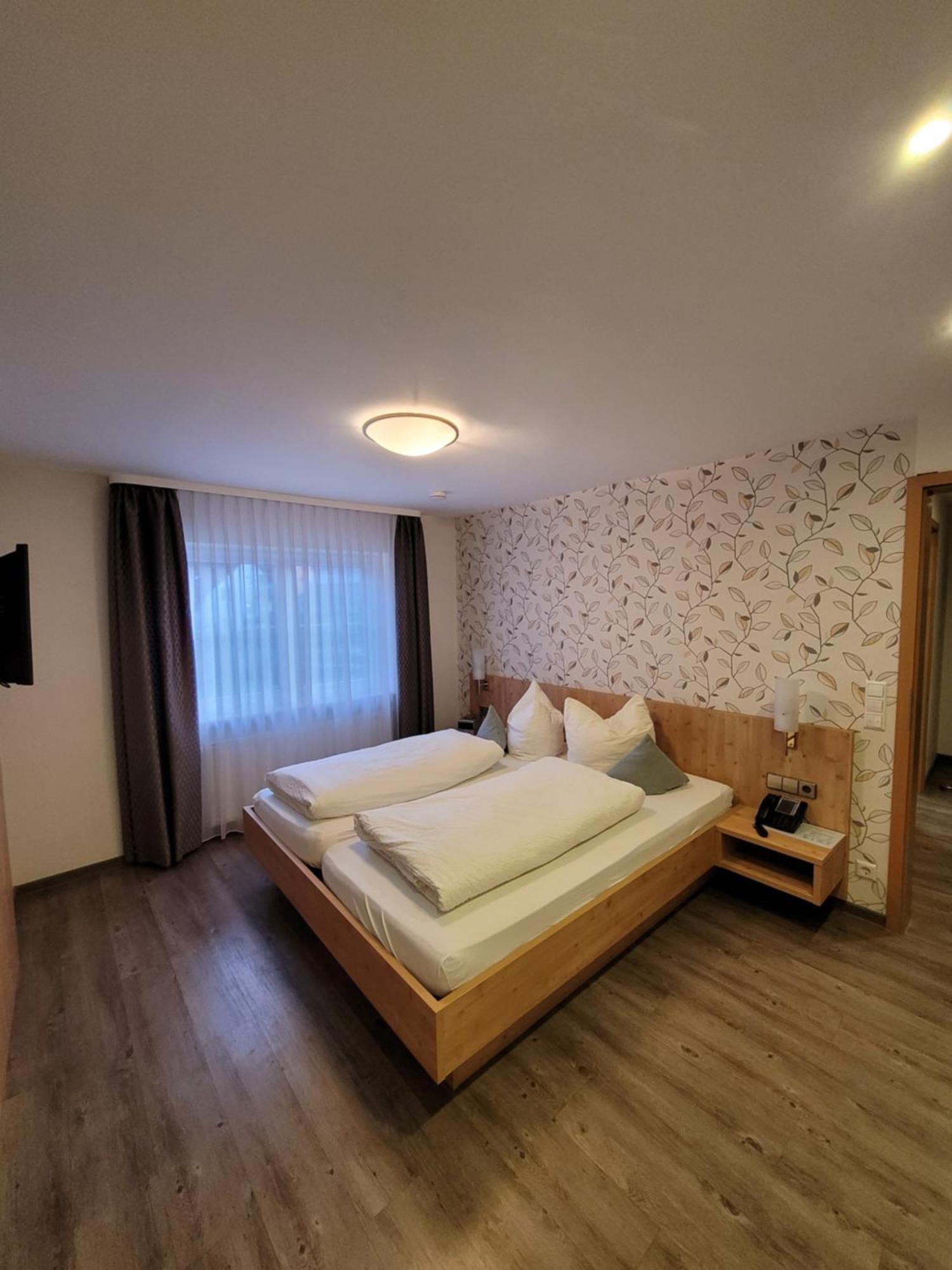 Hotel Zur Linde Lauf Экстерьер фото