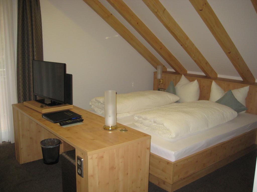Hotel Zur Linde Lauf Экстерьер фото