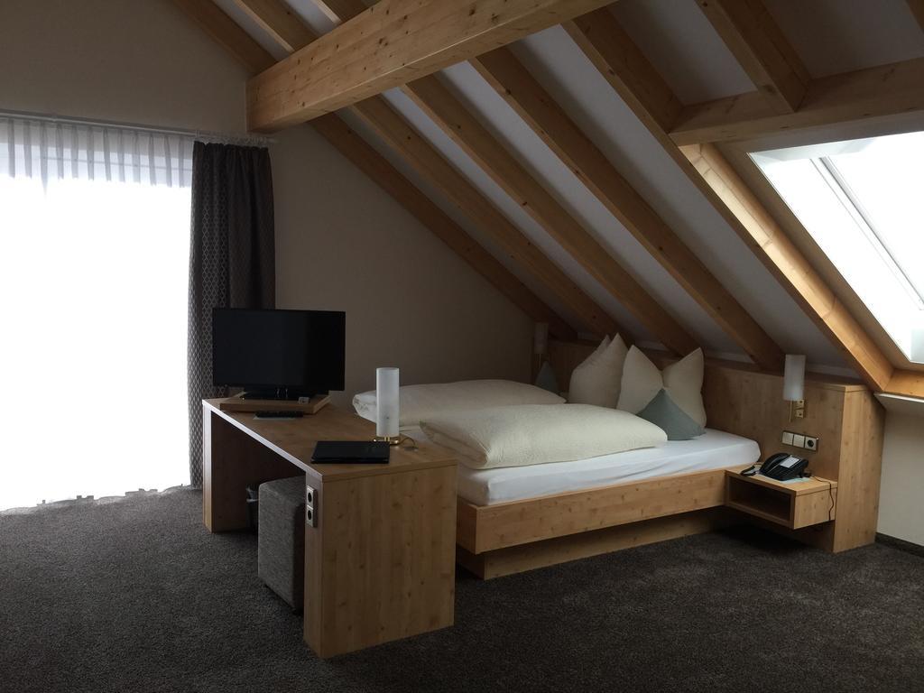 Hotel Zur Linde Lauf Экстерьер фото
