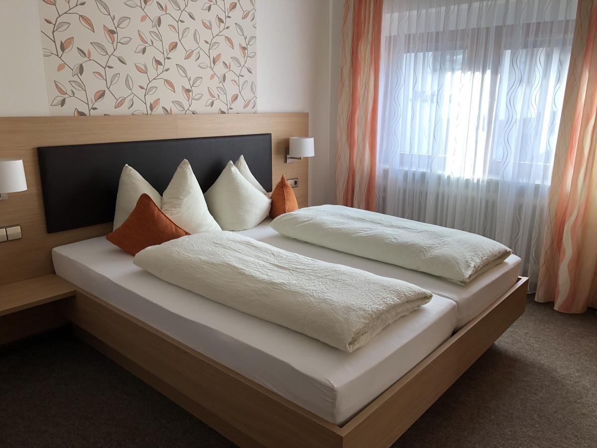 Hotel Zur Linde Lauf Экстерьер фото