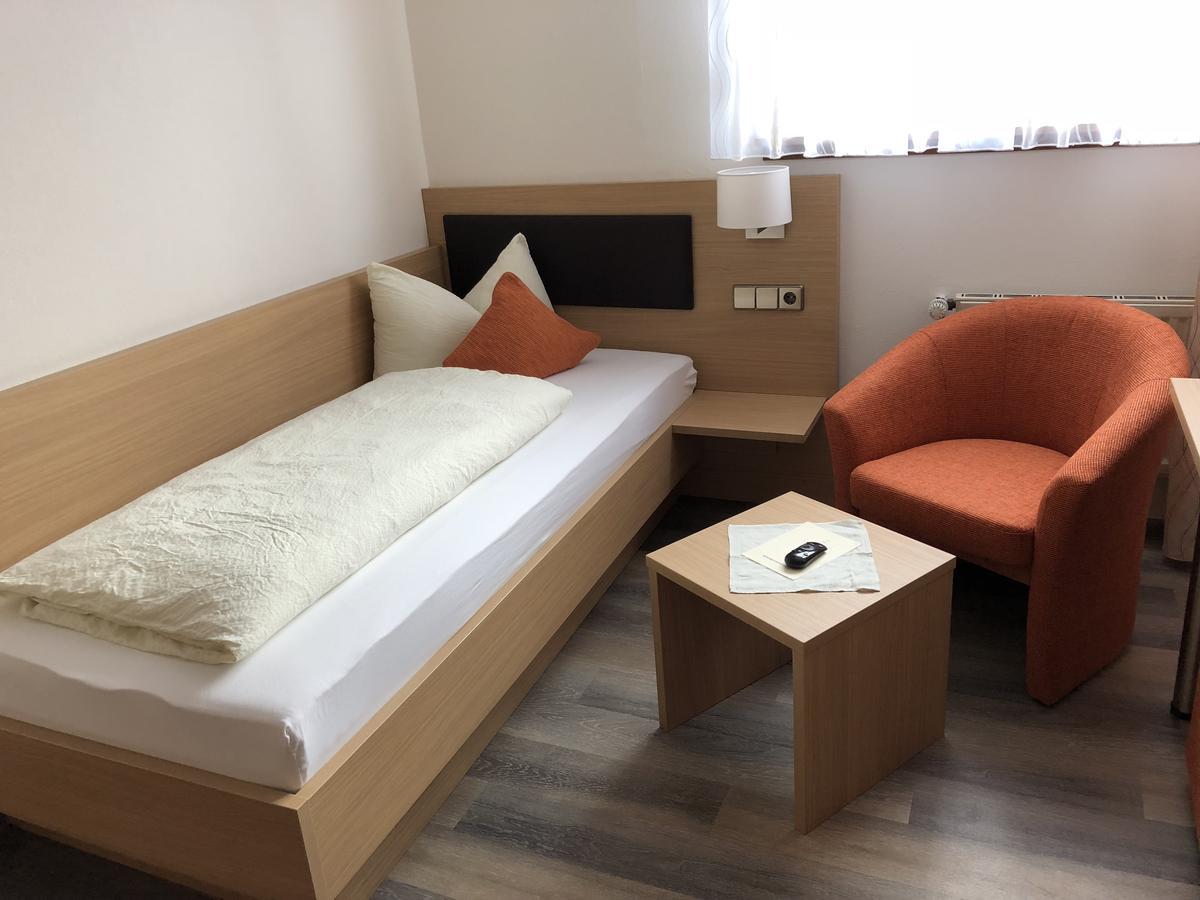 Hotel Zur Linde Lauf Экстерьер фото