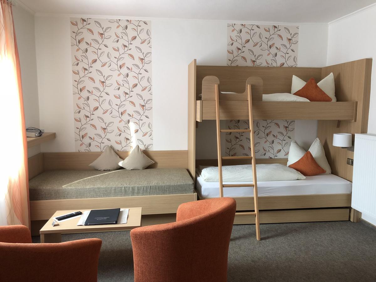 Hotel Zur Linde Lauf Экстерьер фото