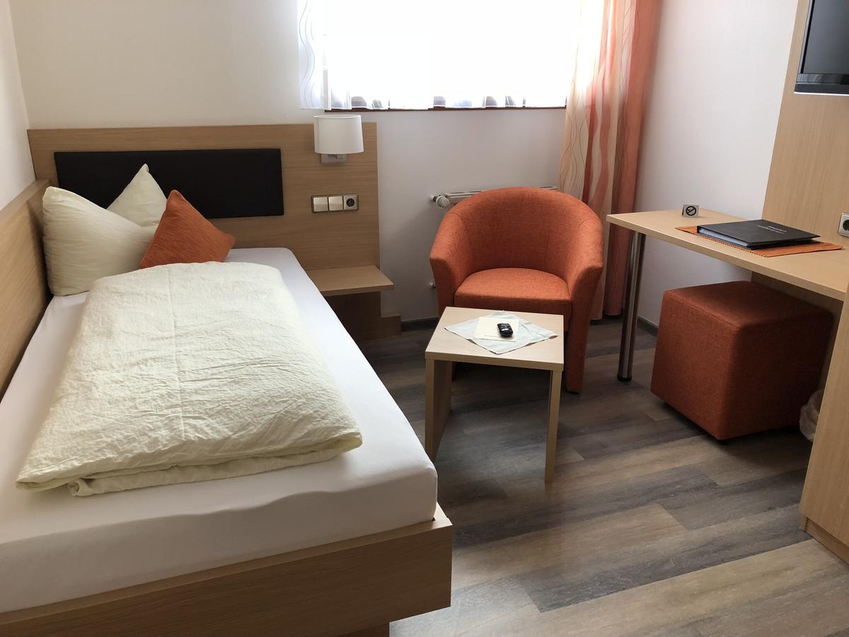 Hotel Zur Linde Lauf Экстерьер фото