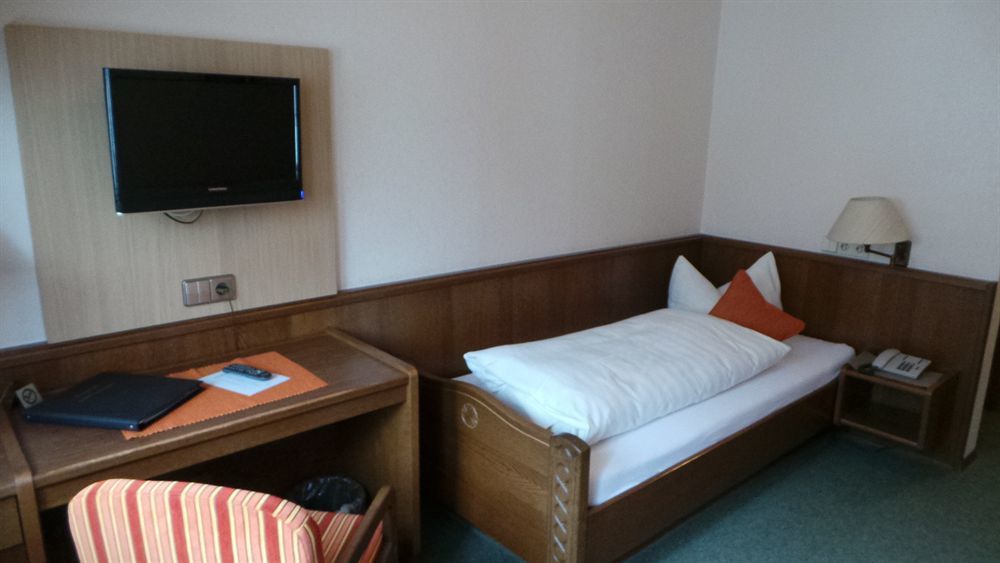 Hotel Zur Linde Lauf Экстерьер фото