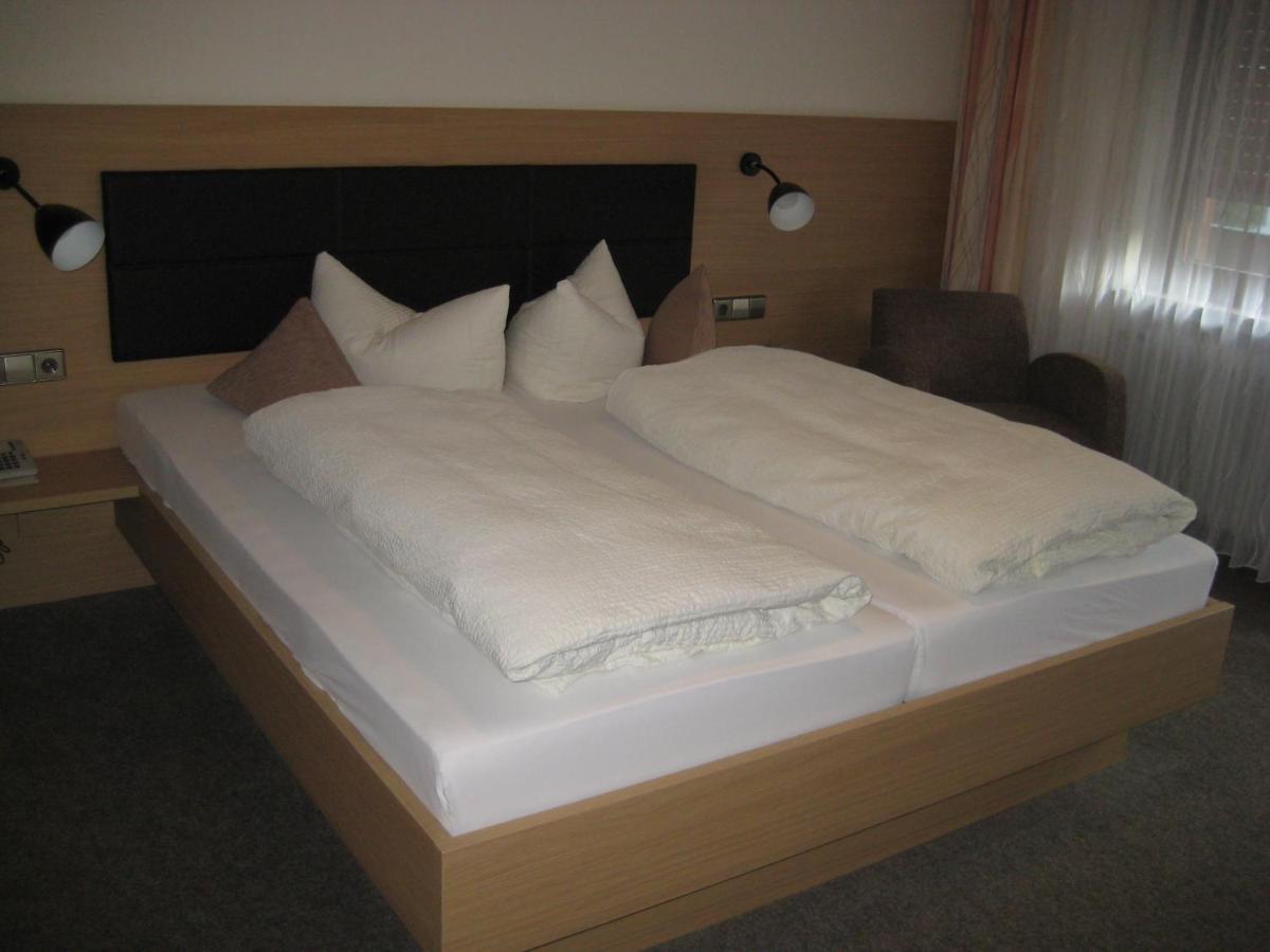 Hotel Zur Linde Lauf Экстерьер фото