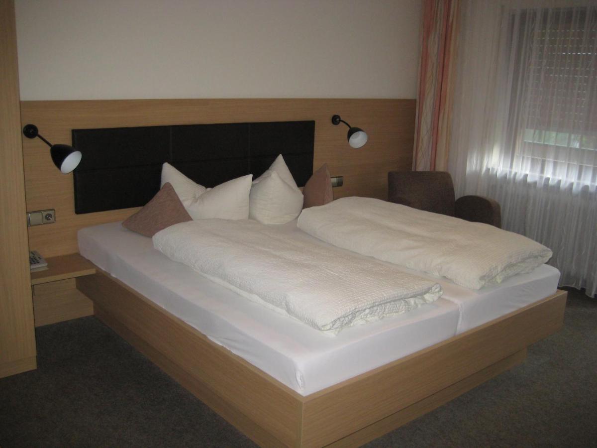 Hotel Zur Linde Lauf Экстерьер фото